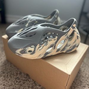 Yeezy Foam Runner Moon Gray Sz. 5 M